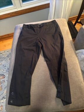 LOFT Black Womens Loft size 0 curvy  crop like new with Button Hem Detail